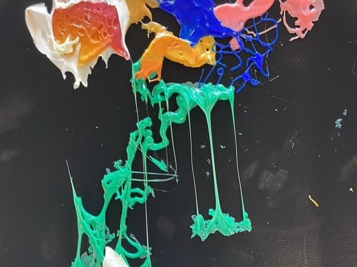 smeltet farverigt plastik