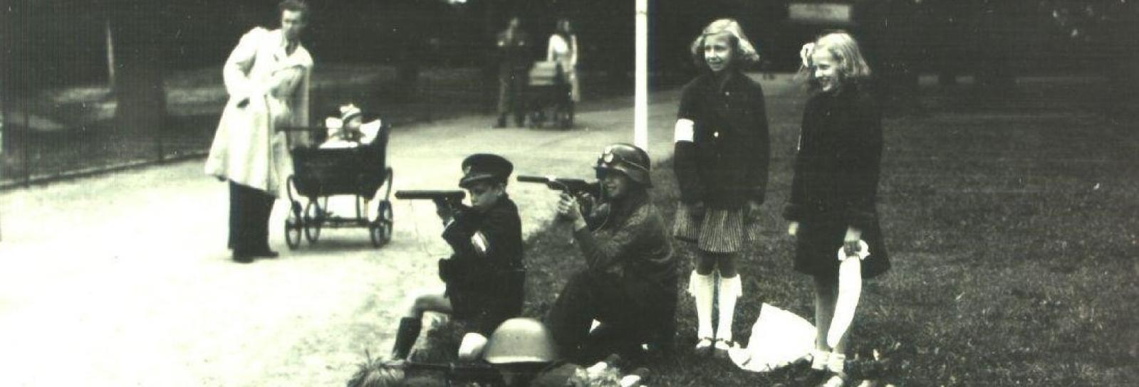 Børn der leger frihedskæmpere
