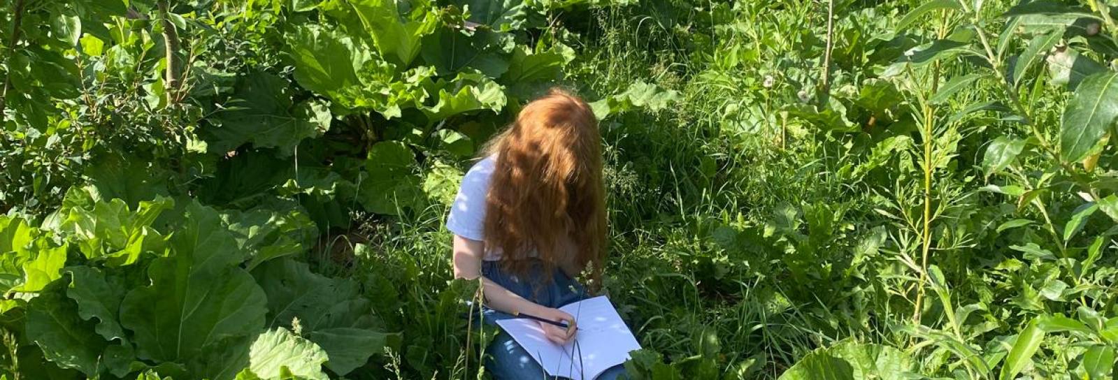 Børn dyrker skovlandbrug