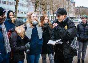 Guide fra Gadens Stemmer med skoleklasse