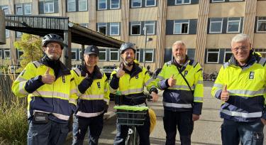 Kommunens P-vagter er gerne kontrollanter ved Cyklistprøven